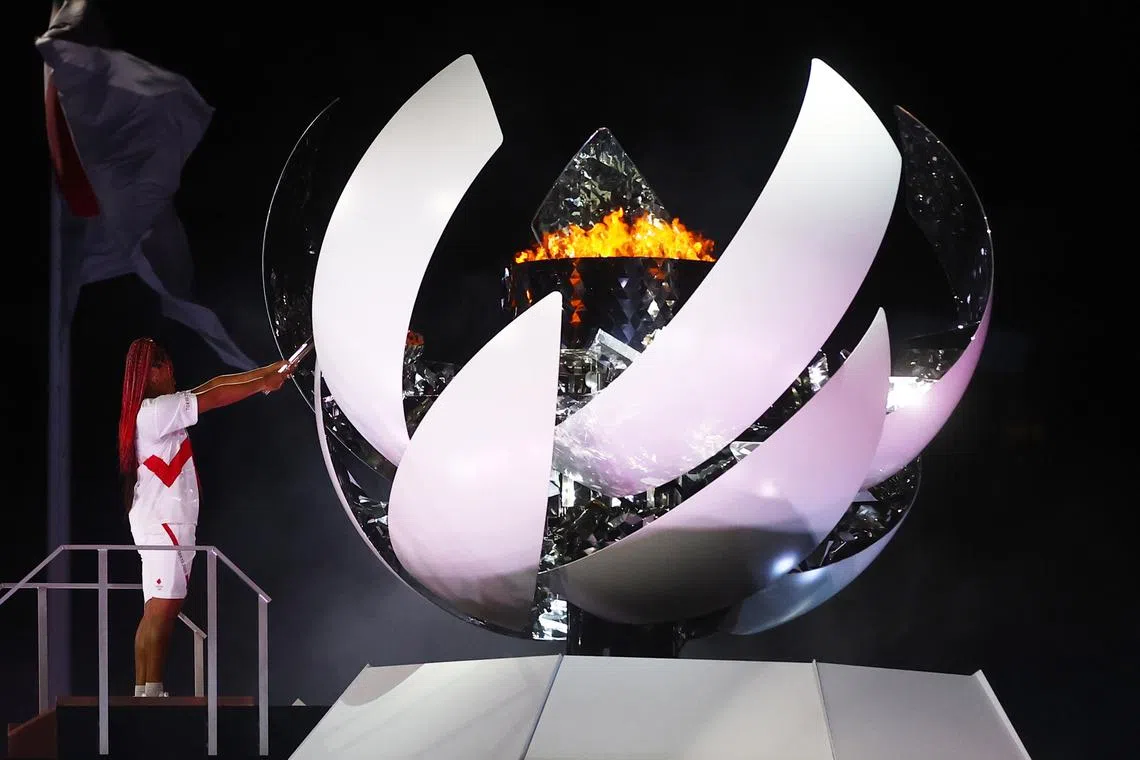 FILE PHOTO: Tokyo 2020 Olympics - The Tokyo 2020 Olympics Opening Ceremony - Olympic Stadium, Tokyo, Japan - July 23, 2021. Naomi Osaka of Japan lights the Olympic cauldron at the opening ceremony REUTERS/Kai Pfaffenbach/File Photo