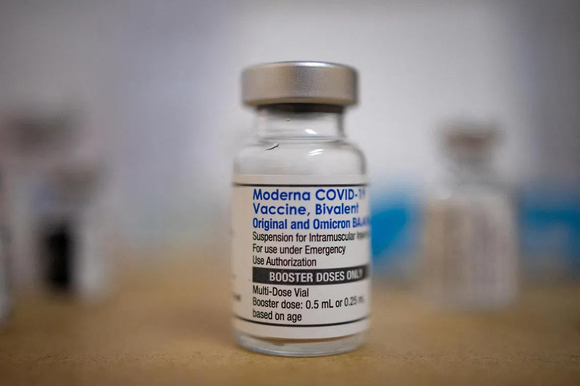 FILE PHOTO: A vial of the Moderna coronavirus disease (COVID-19) booster vaccine targeting BA.4 and BA.5 Omicron sub variants is pictured at Skippack Pharmacy in Schwenksville, Pennsylvania, U.S., September 8, 2022.  REUTERS/Hannah Beier/File Photo