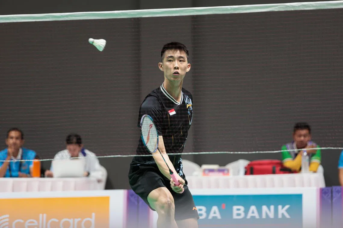 Loh Kean Yew eased past Jewel Angelo Albo 21-14, 21-13 in the first singles as Singapore beat the Philippines 3-1 to reach the semi-finals.