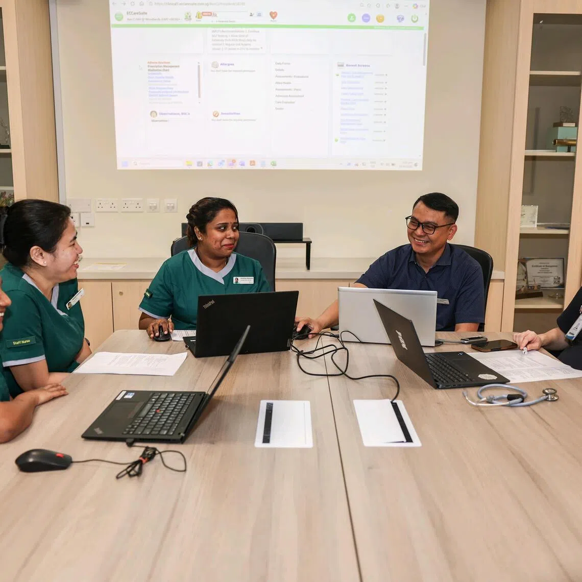Woodlands Hospital has partnered Ren Ci @ Woodlands nursing home to provide specialist geriatric care for the nursing home residents.