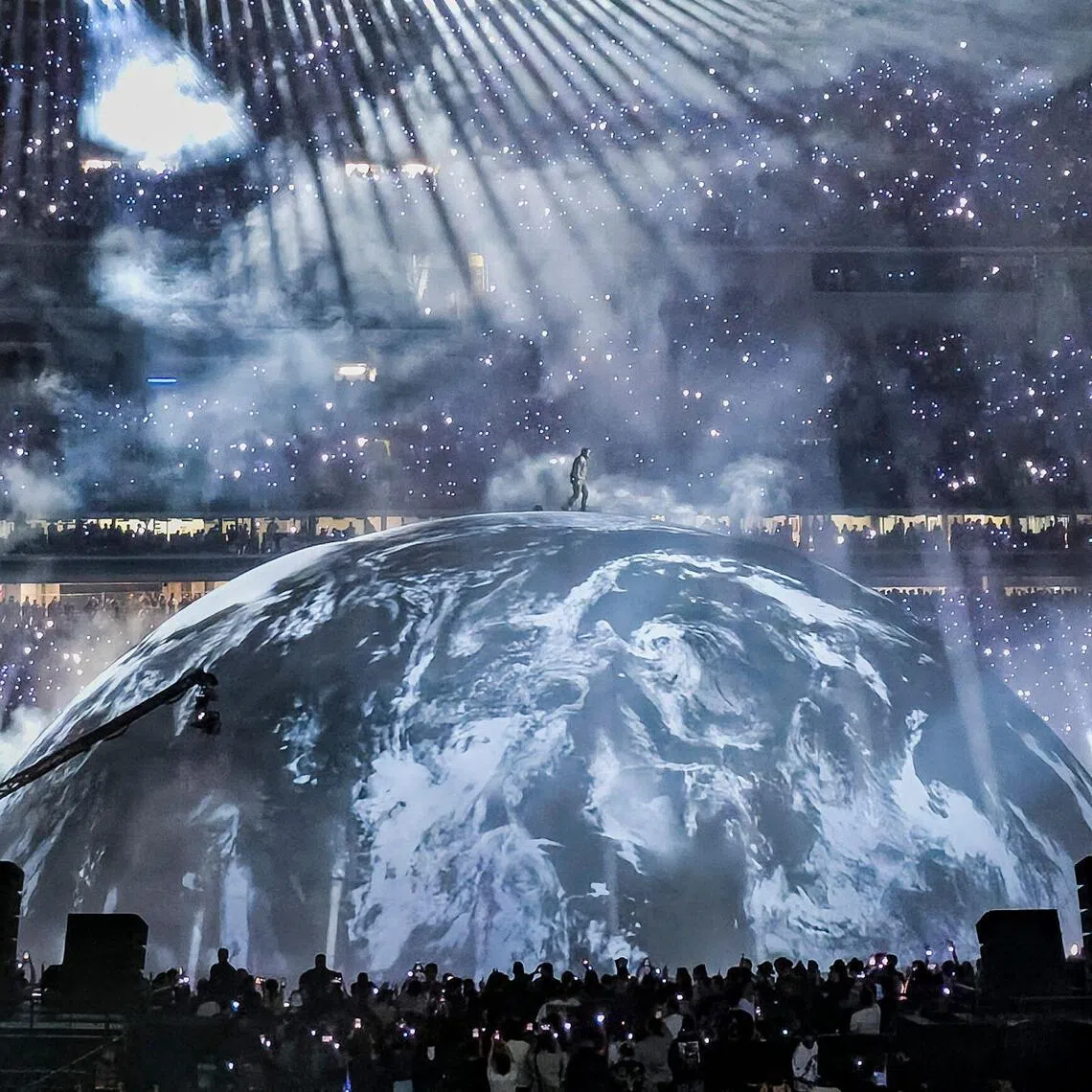 The concert in Istanbul was attended by nearly 120,000 fans.