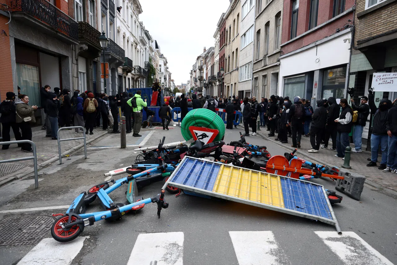 Image 4: Demonstrators setting up barricades on a street in Brussels, Belgium, on Oct 24.