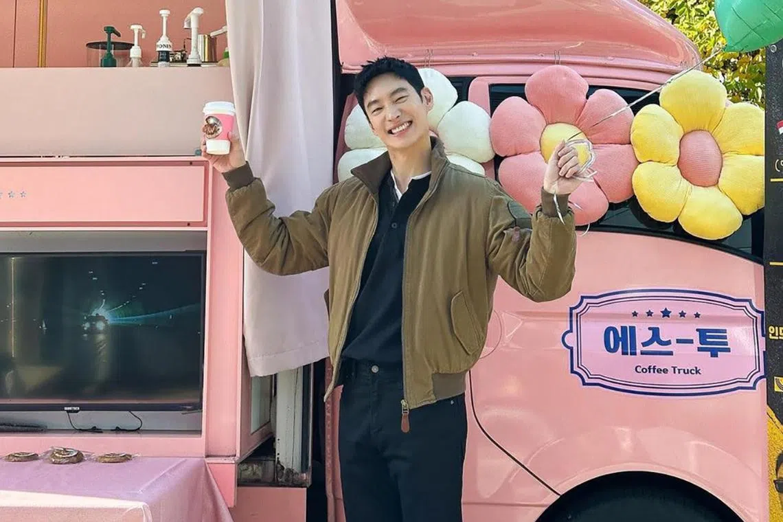 The 38-year-old star will perform songs and interact with fans at Lee Je-hoon Vacation Fan Meet.