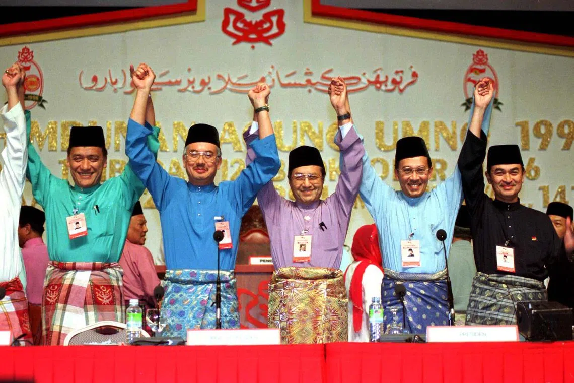 Malaysian Prime Minister and president of the United Malays National Organisation (UMNO) Mahathir Mohamad (C) grins widely as his ally, Foreign Minister Abdullah Badawi (R) wins one of the three vice presidential seats in the triennial elections of UMNO in Kuala Lumpur October 10. The other two seats was won by Chief Minister of Selangor state Muhammad Muhammad Taib (L) and Education Minister Najib Tun Razak (2nd-L). Deputy Prime Minister and vice president of UMNO Anwar Ibrahim (2nd-R) celebrates with the winners.

MALAYSIA POLITICS