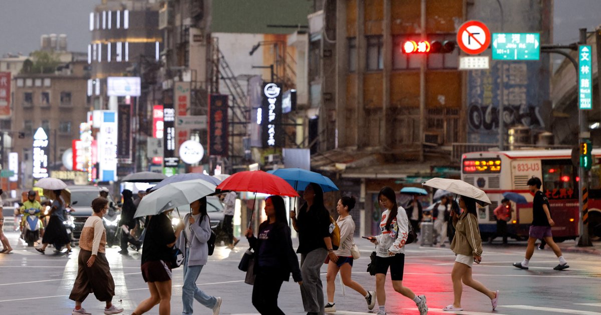 Taiwan shuts down ahead of Typhoon Champi; hundreds of flights cancelled