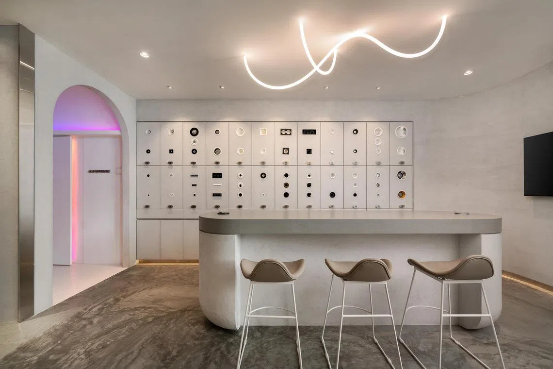 csdesign15 - Display wall of Lightverse range of locally designed and trademarked lights and fixtures 

Copyright: LIGHTVERSE