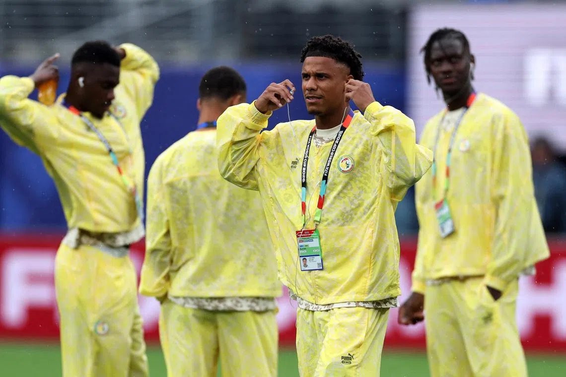 Soccer Football - FIFA World Cup 2026 - Group I - Norway v Senegal - New York/New Jersey Stadium, East Rutherford, New Jersey, U.S. - June 22, 2026 Senegal's Ismail Jakobs and teammates walk on the pitch before the match REUTERS/John Sibley