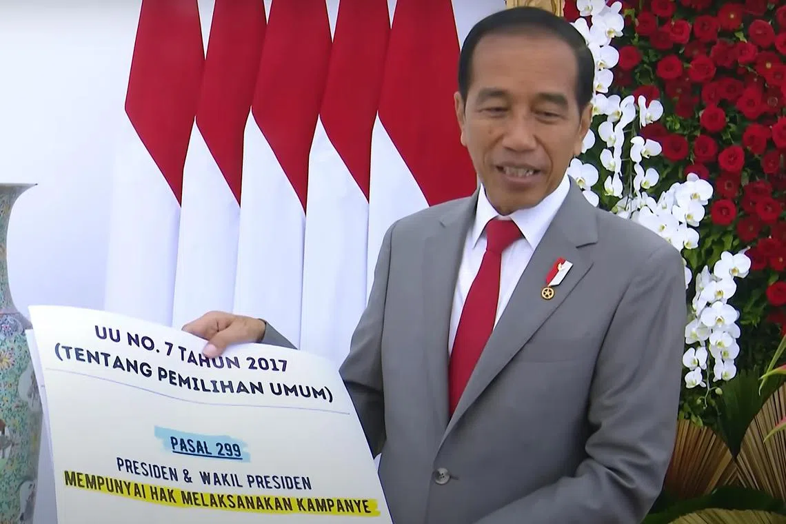 slug: hbjoko28
credit: Youtube/SekretariatPresiden
caption: Indonesian president Joko Widodo on Jan 26, issued a statement defending his claims. He held up a large white cardboard with law provisions on it which he says allows him to participate in the campaigning.