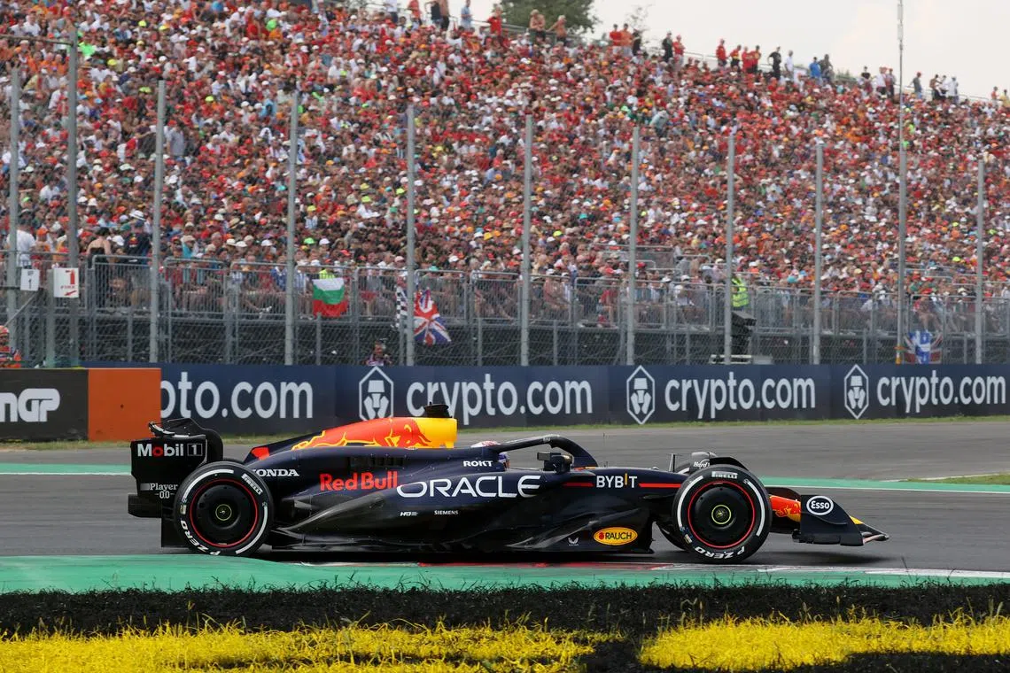 Formula One F1 - Italian Grand Prix - Autodromo Nazionale Monza, Monza, Italy - September 1, 2024 Red Bull's Max Verstappen in action during the race REUTERS/Bernadett Szabo