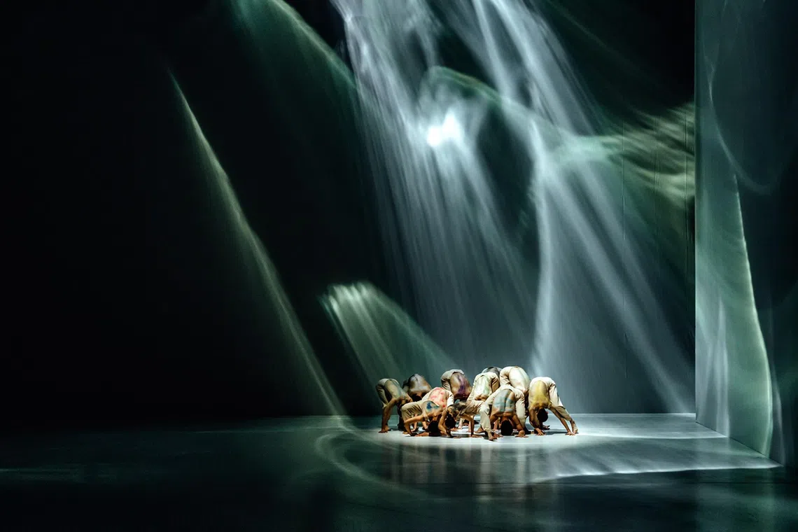Sounding Light by Cloud Gate is part of the Esplanade’s da:ns focus weekend