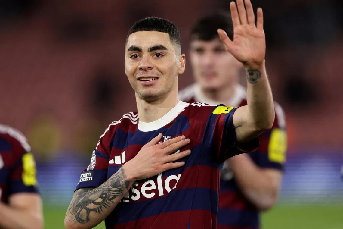 FILE PHOTO: Soccer Football - Premier League - Southampton v Newcastle United - St Mary's Stadium, Southampton, Britain - January 25, 2025 Newcastle United's Miguel Almiron waves to fans after the match REUTERS/David Klein/File Photo