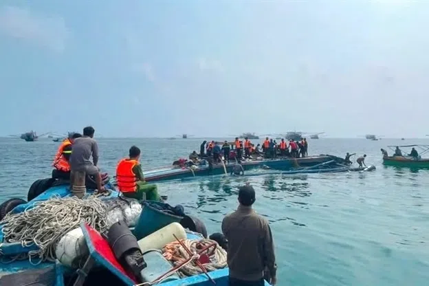 One missing after fishing boat carrying 10 capsizes near Phu Quy Island in Vietnam