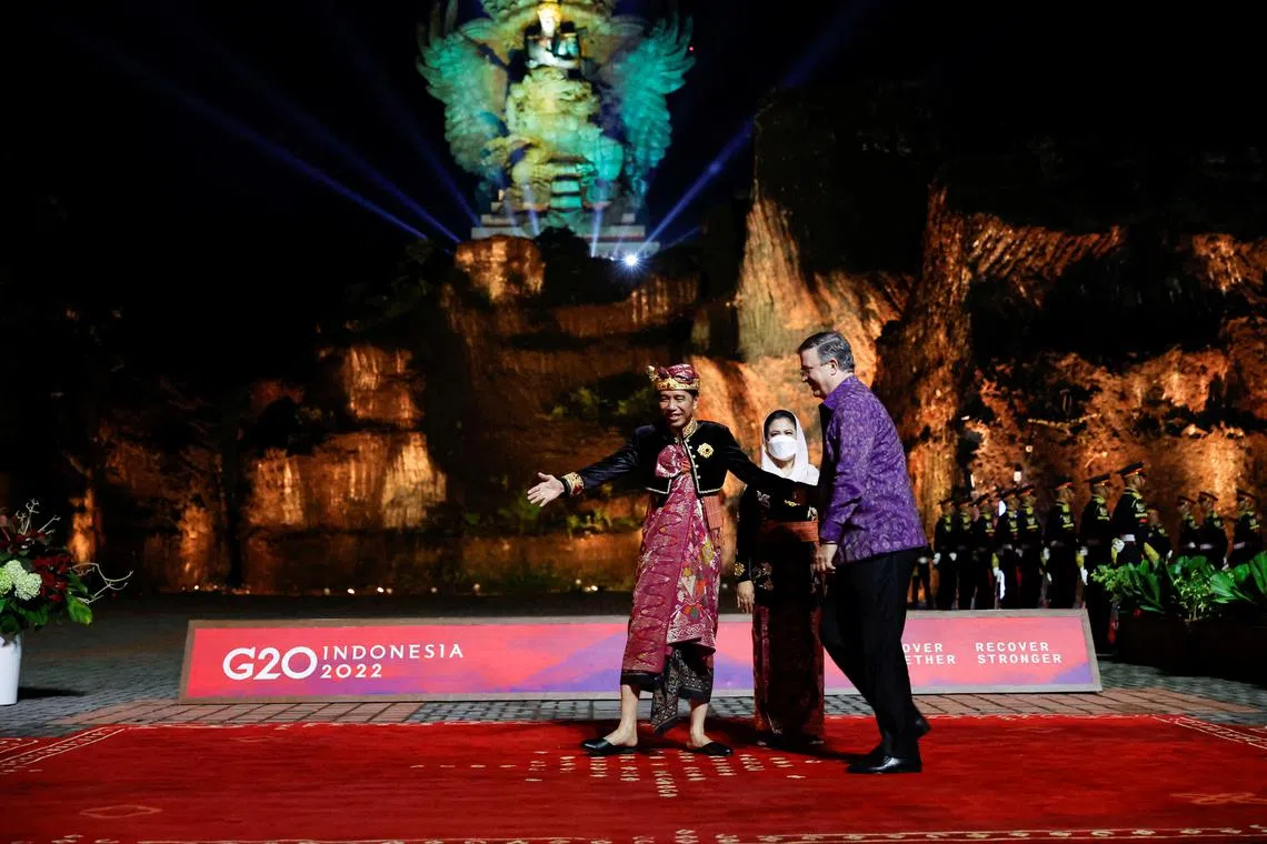 Indonesian President Joko Widodo and his wife Iriana Widodo welcome Mexico's Foreign Secretary Marcelo Ebrard at the Welcoming Dinner during the G-20 Summit on Nov 15.