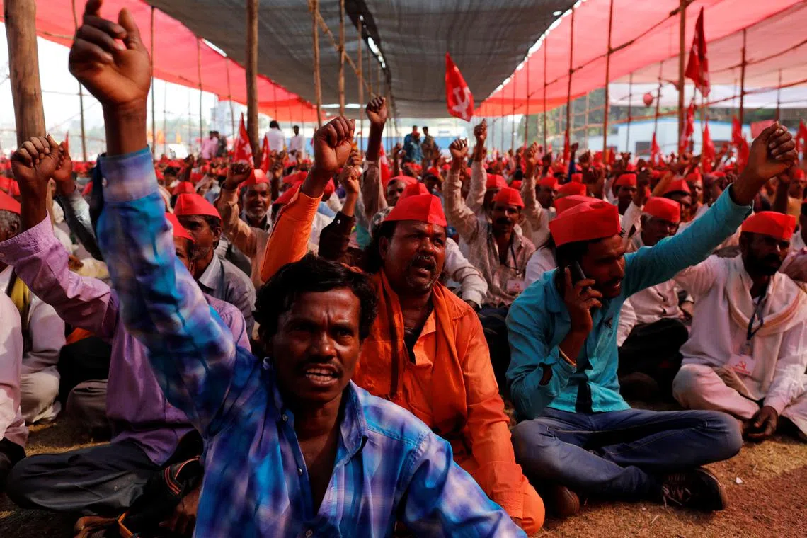 FILE PHOTO: Farmers shout slogans against the government at a rally organised by All India Kisan Sabha (AIKS) in Mumbai, India March 12, 2018. REUTERS/Danish Siddiqui/File Photo