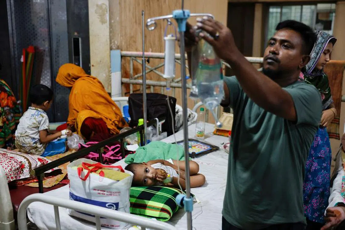Dengue infected people are hospitalised for treatment at Mugda Medical College and Hospital, as the yearly death toll from the disease has surpassed the previous record in the country, in Dhaka, Bangladesh, September 5, 2023. REUTERS/Mohammad Ponir Hossain/File Photo