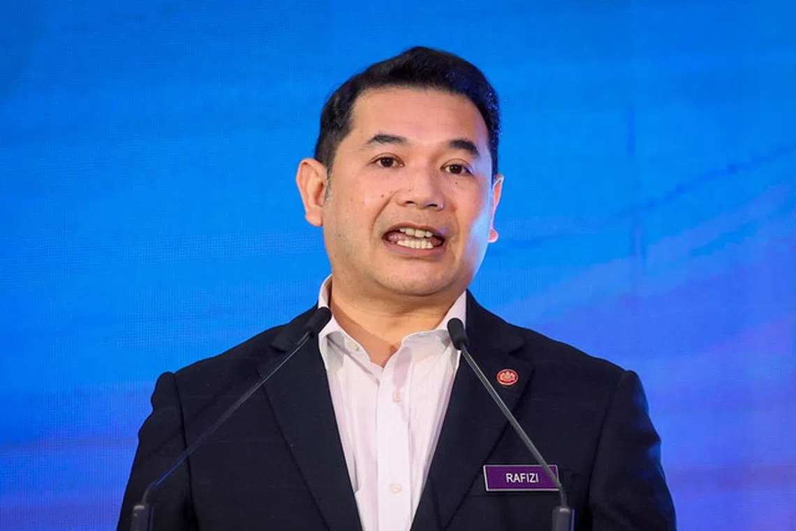 Datuk Seri Rafizi Ramli said that a man suddenly grabbed his son and jabbed him with a syringe. 