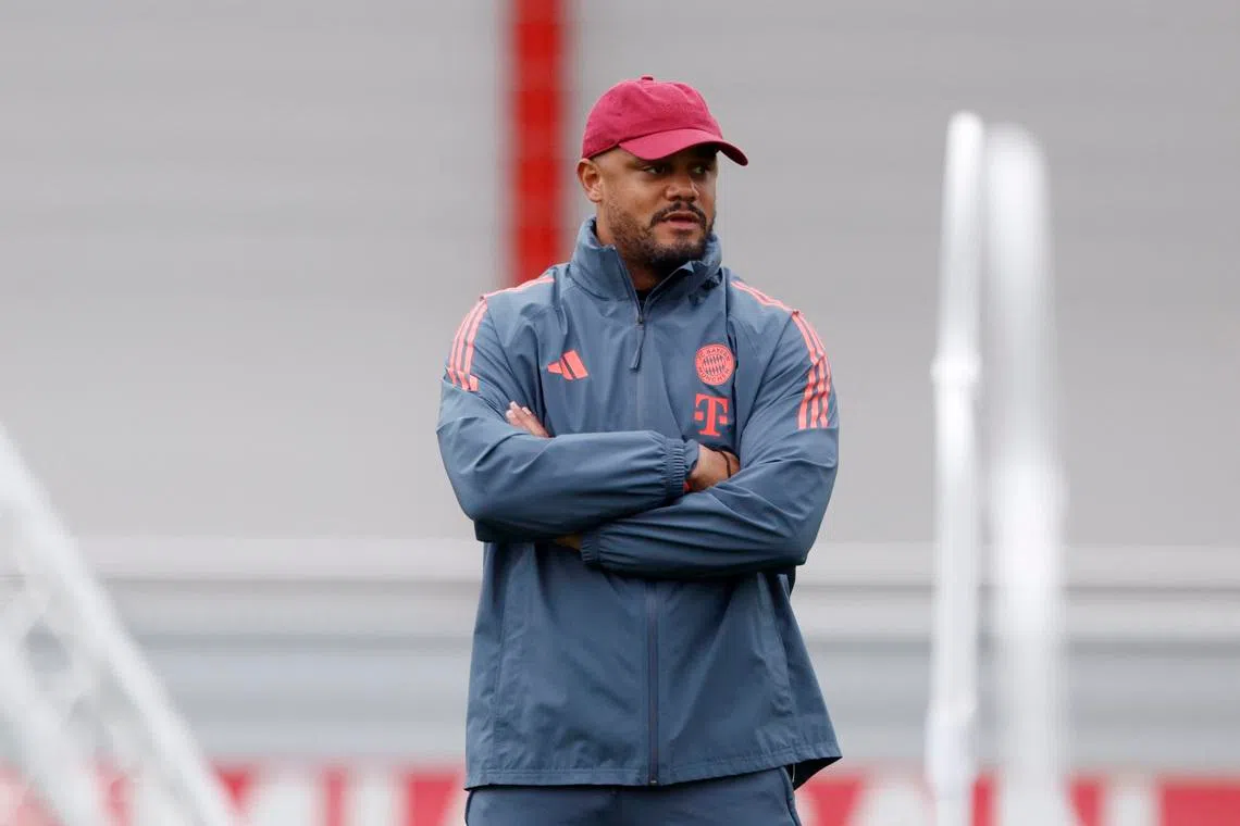 Soccer Football - UEFA Champions League - Bayern Munich Training - Saebener Strasse, Munich, Germany - April 14, 2026 Bayern Munich coach Vincent Kompany during training REUTERS/Michaela Stache