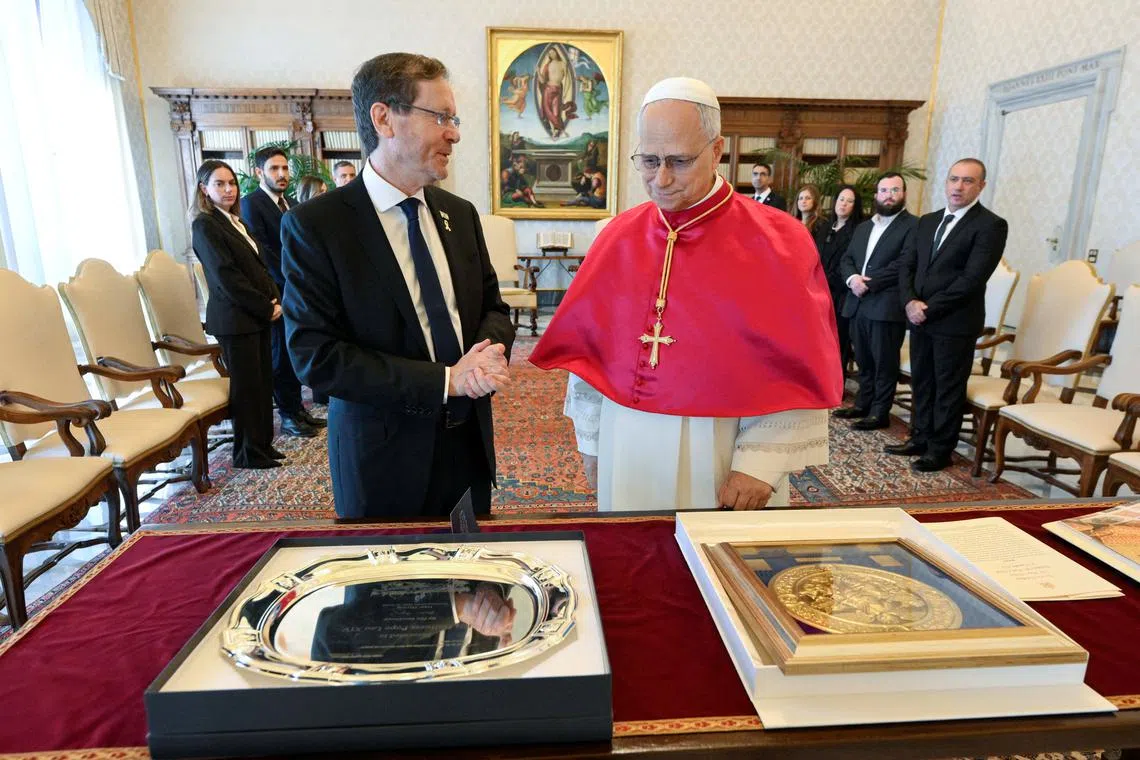 Pope Leo XIV meets Israeli President Isaac Herzog at the Vatican, September 4, 2025.    Vatican Media/Simone Risoluti/­Handout via REUTERS    ATTENTION EDITORS - THIS IMAGE WAS PROVIDED BY A THIRD PARTY.