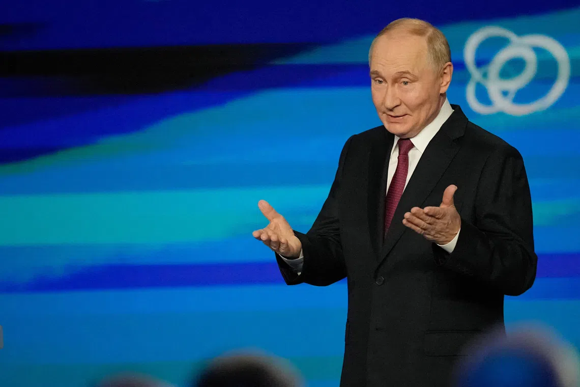 Putin held meeting of top officials following call with Trump