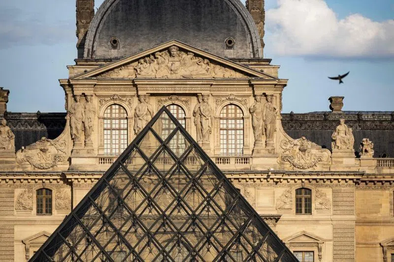 After seven months of investigation, and despite the arrests of the main suspects, the jewels stolen from the Louvre have still not been found.
