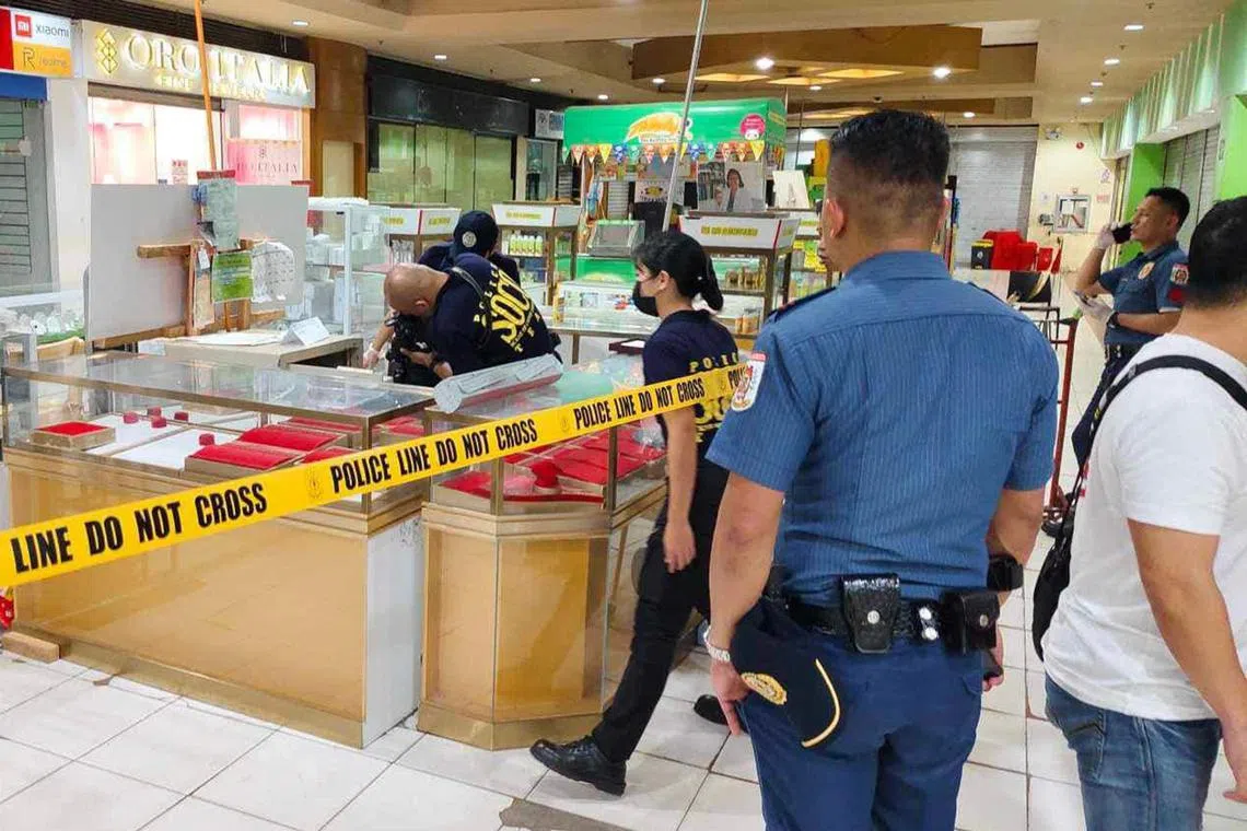 Three thieves grabbed about P$41 million in jewellery and cash from two jewellery stores.