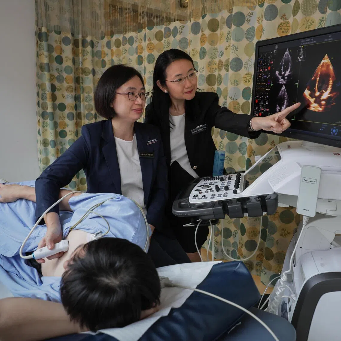 (From left) Ewe See Hooi, director of echocardiography at the National Heart Centre Singapore (NHCS) , and Angela Koh, director of the Cardiovascular Ageing and Longevity Programme at NHCS, demonstrating the use of advanced echocardiography techniques. These assess the heart’s structure and function, particularly the left atrium and its interaction with the left ventricle. This is to help pick up early changes to detect heart failure.