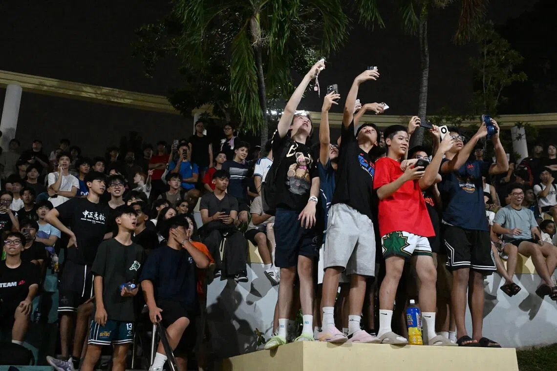 Crowd at 6 Lorong Lew Lian where Canadian basketball influencer Matt Kiatipis is playing on Oct 7, 2026.