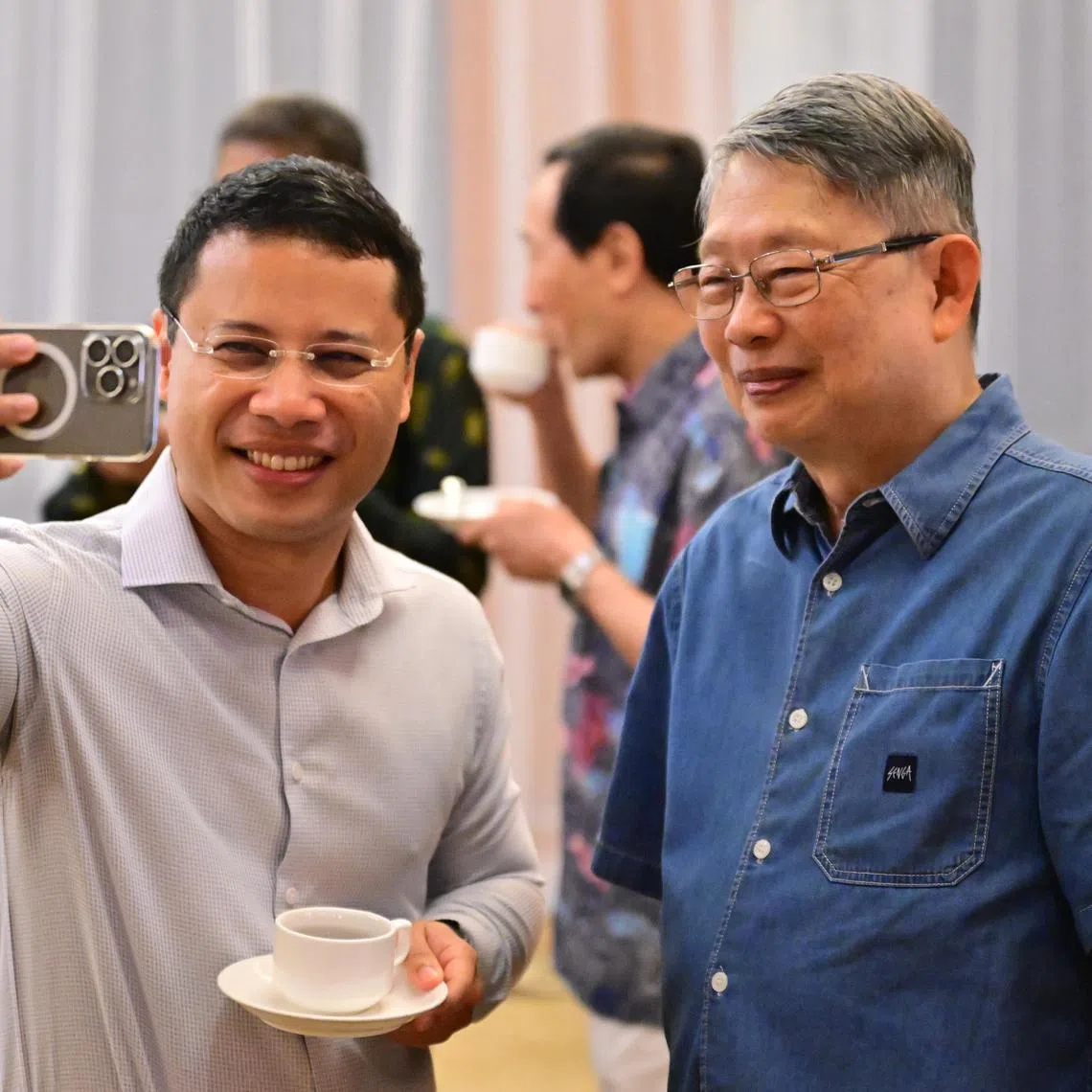 Mr Desmond Lee, Minister for National Development of Singapore, taking a selfie with Professor Chin Tet Young, Emeritus Professor at NUS Law at the Asia-Pacific Centre for Environmental Law (APCEL) Good Stories Movement event at Hotel Jen on July 29. 

ST PHOTO: AZMI ATHNI