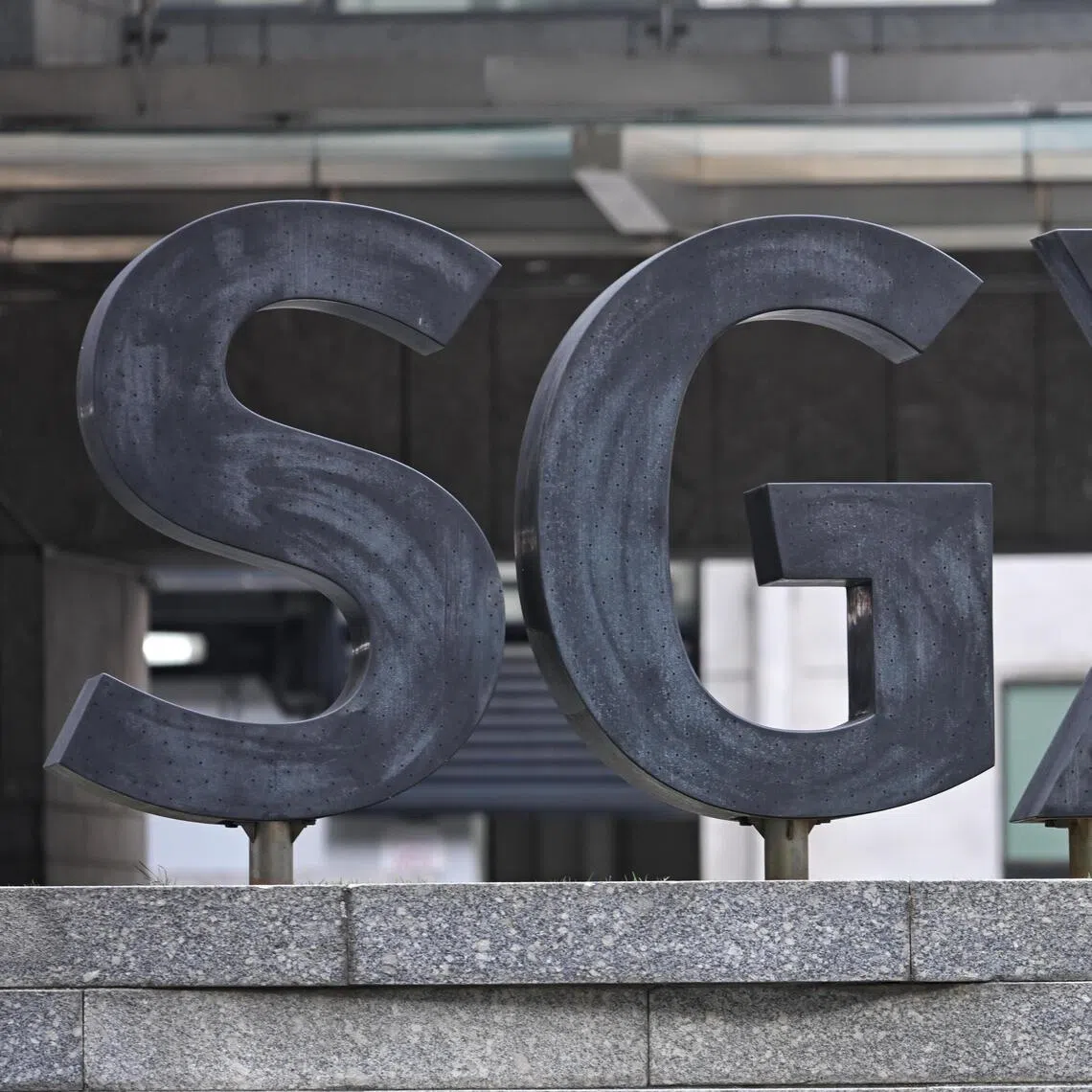 Across the broader market, gainers beat losers 437 to 188 after 2.3 billion securities change hands.