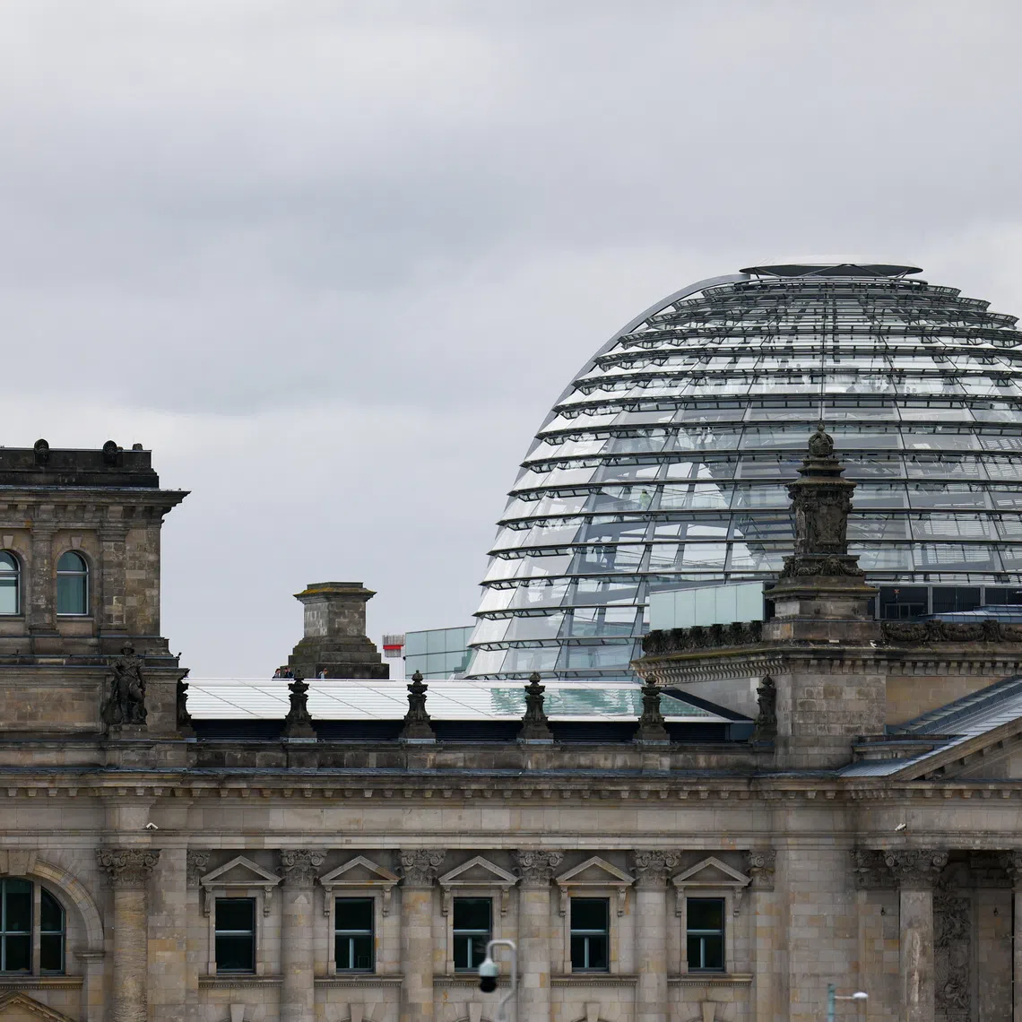 The German flag flutters outside the Reichstag building, the seat of the German parliament, the Bundestag, in Berlin, Germany, September 16, 2025. REUTERS/Lisi Niesner