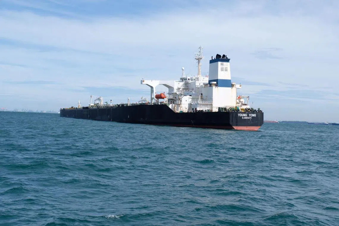 The supertanker Young Yong ran aground near a critical gas pipeline that supplies gas to Singapore.