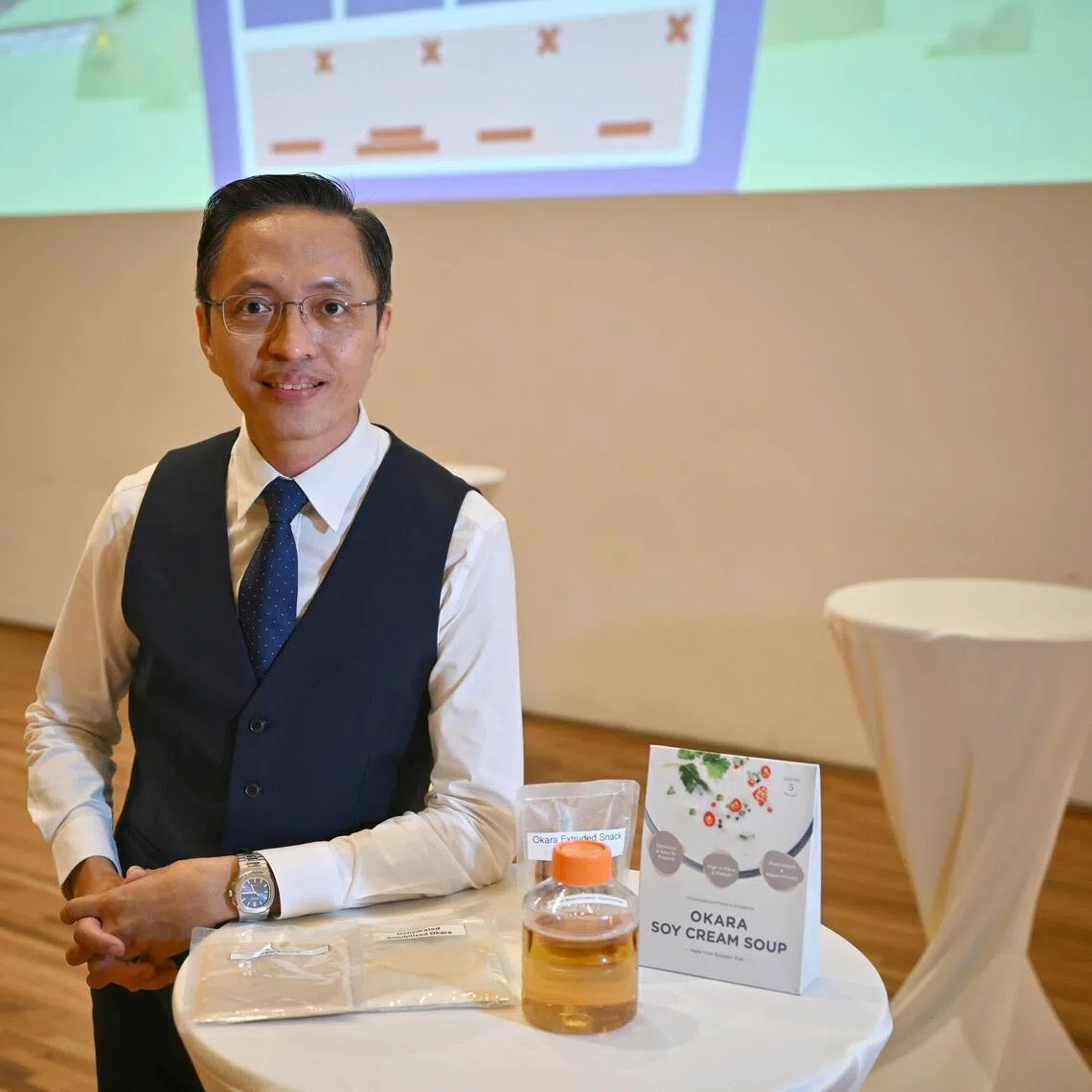 Dr Heng Kiang Soon, Specialist (Food Innovation), School of Applied Science, Republic Polytechnic, is among the 14 recipients who received the biennial EcoFriend Awards in its 17th edition from Minister for Sustainability and the Environment Grace Fu on Aug 18.