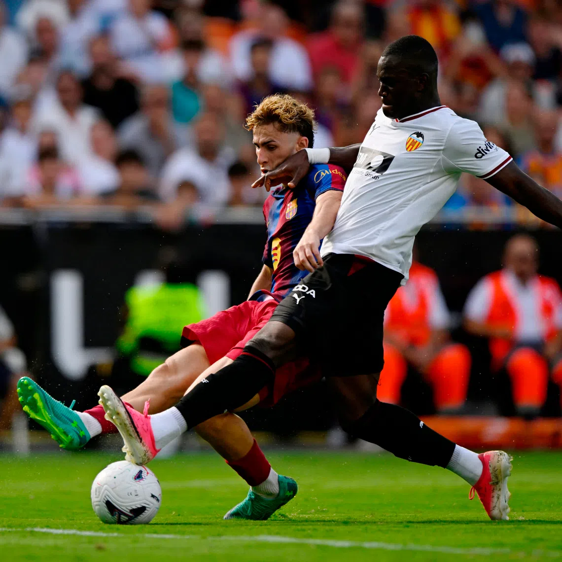 Soccer Football - LaLiga - Valencia v FC Barcelona - Estadio de Mestalla, Valencia, Spain - September 6, 2026 FC Barcelona's Fermin Lopez in action with Valencia's Aliou Dieng REUTERS/Pablo Morano