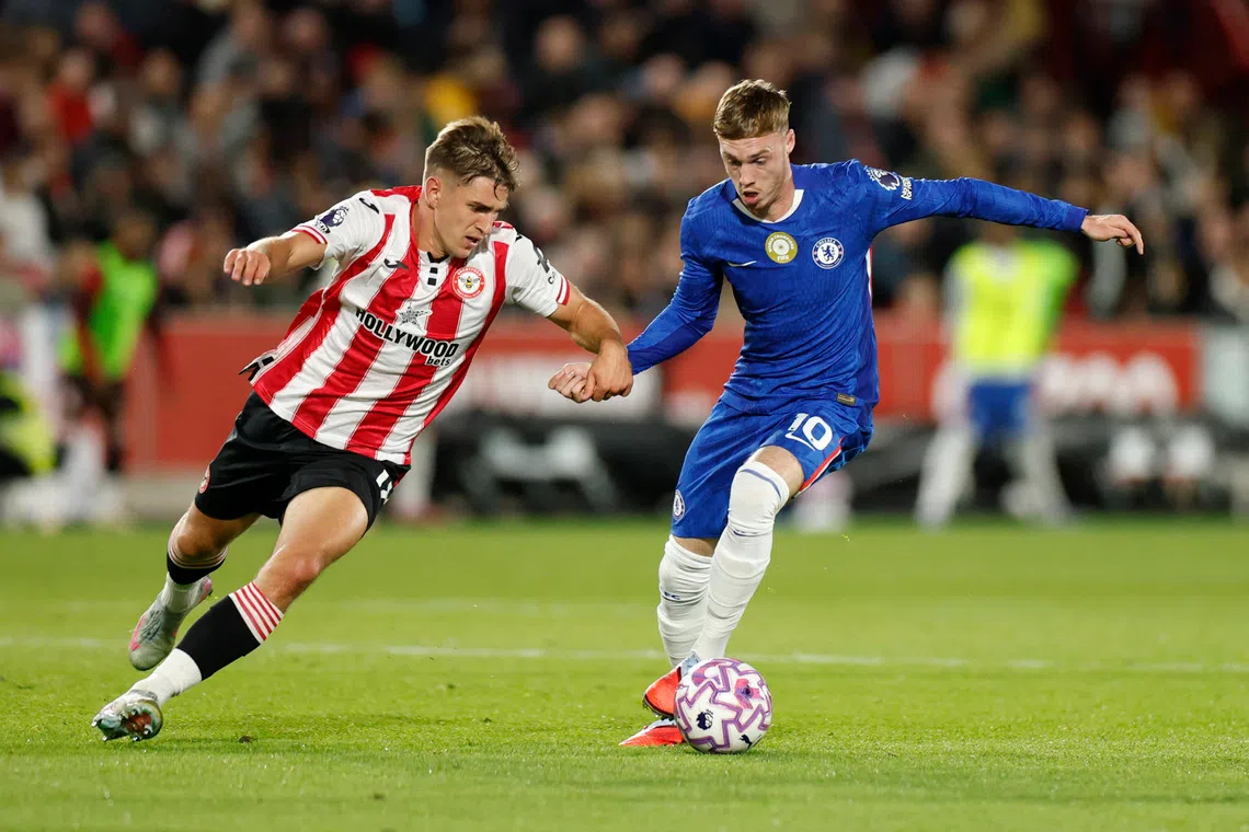 Soccer Football - Premier League - Brentford v Chelsea - GTech Community Stadium, London, Britain - September 13, 2025 Brentford's Yehor Yarmolyuk in action with Chelsea's Cole Palmer Action Images via Reuters/Peter Cziborra