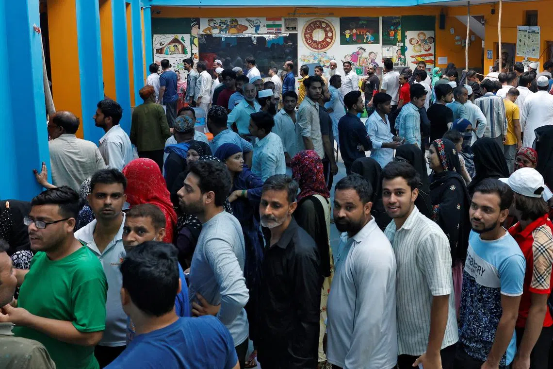 FILE PHOTO: People wait in lines to cast their votes at a polling station during the sixth phase of India’s general election in New Delhi, India, May 25, 2024. REUTERS/Priyanshu Singh/File Photo