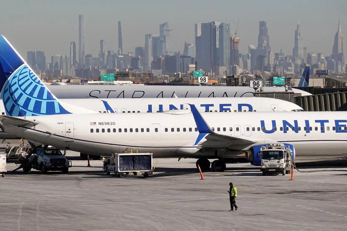 straitstimes.com - United Airlines plane has close call with Black Hawk helicopter