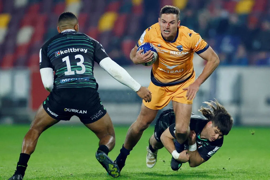 FILE PHOTO: Rugby Union - European Champions Cup - Group A - London Irish v Montpellier - Brentford Community Stadium, London, Britain - December 9, 2022 Montpellier's George Bridge in action with London Irish's Benhard Janse van Rensburg Action Images via REUTERS/Andrew Boyers/File Photo