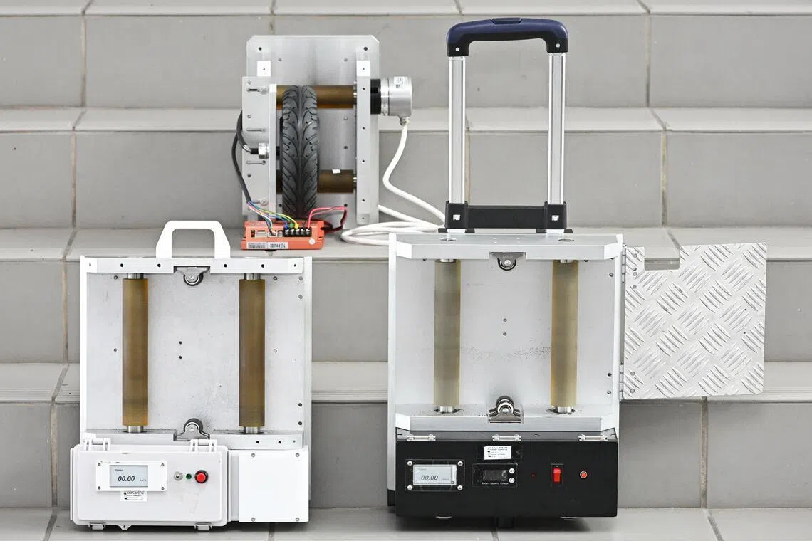 ST20260219-202670000214-Lim Yaohui-Vanessa Paige Chelvan-vcspeed/

Prototypes 1 (top), 2 (left), and 3 (right) of the speed measurement devices to measure top speed of personal mobility devices, at Temasek Polytechnic on Feb 19, 2026.

Interviewing Temasek Polytechnic lecturer and students who developed a speed measurement device for LTA. The device helps LTA officers to detect active mobility devices that have been modified to exceed the maximum speed limit. 

(ST PHOTO: LIM YAOHUI)