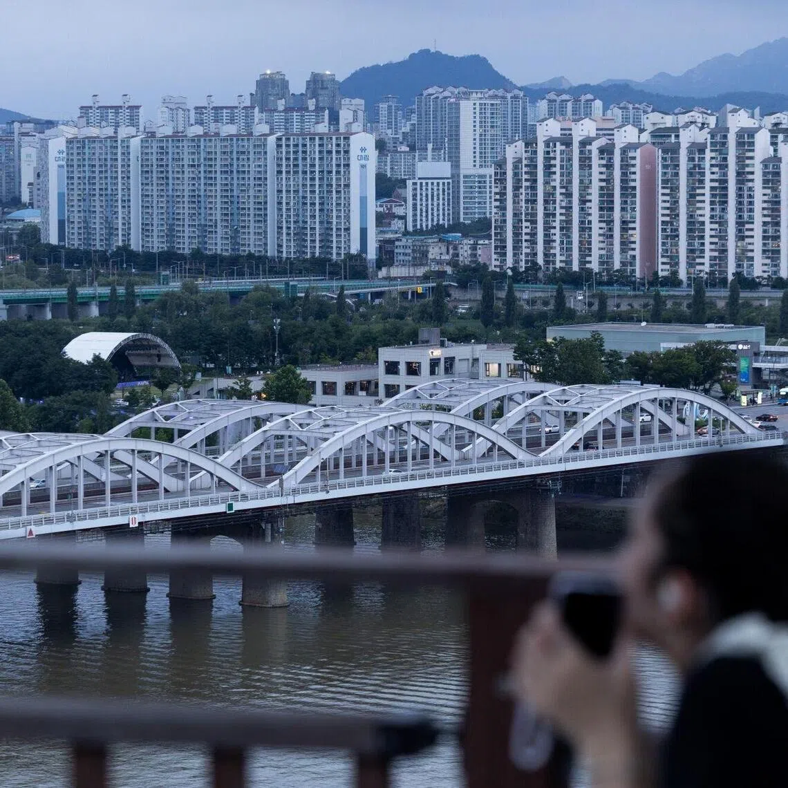 From April 24, the use and sale of vapes will be subject to the same regulations as cigarettes.