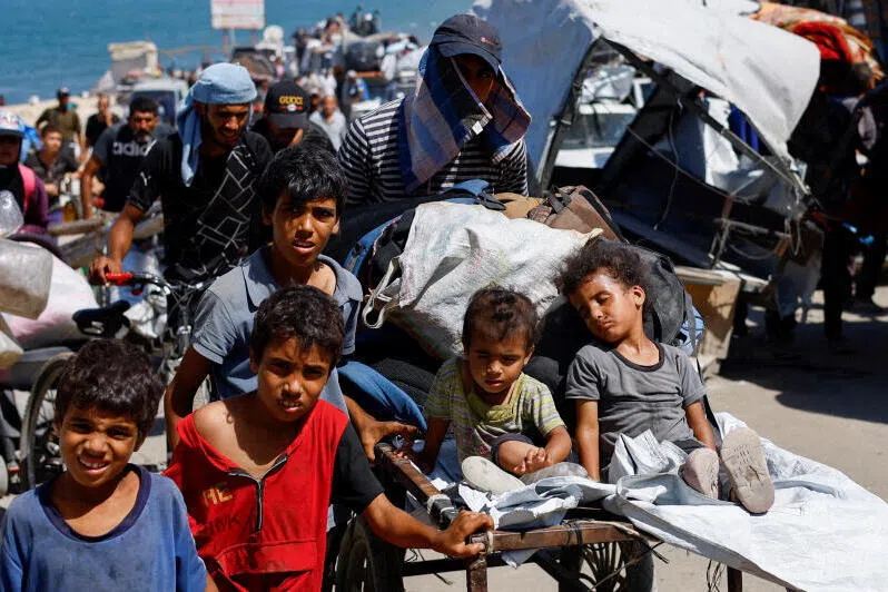 Displaced Palestinian children move southward during an evacuation order in the central Gaza Strip, on Sept 21, 2025. 