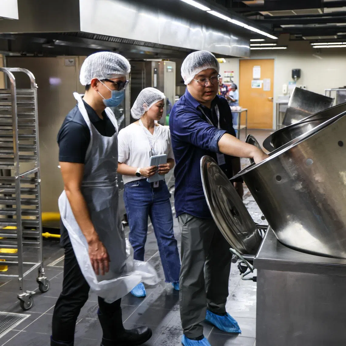 Public Health Officers from CDA’s Food and Vector Borne Division demonstrating an investigation of a simulated foodborne gastroenteritis outbreak.