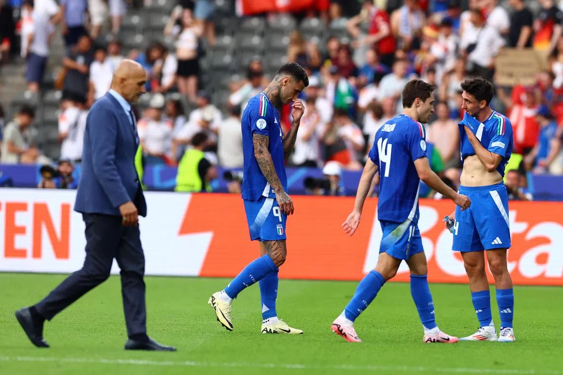 Italy head coach Luciano Spalletti (left) and his players look disappointed after losing to Switzerland.