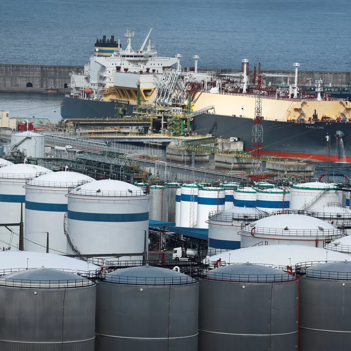 Maltese flagged liquid natural gas tanker Pearl LNG sits alongside gas storage facilities, following arrival from the US port of Ingleside, at Bilbao port, northern Spain, March 27, 2026. REUTERS/Vincent West