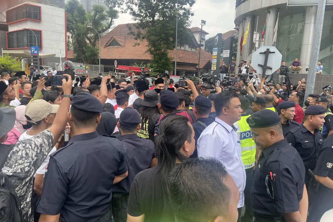 The protesters were members of Umno Youth, Malaysian Chinese Association Youth, and the People’s Progressive Party.