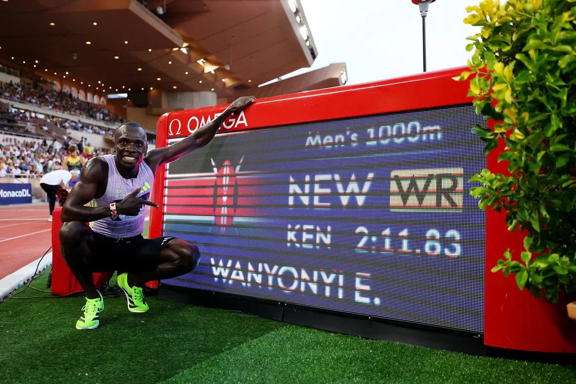 Athletics - Diamond League - Monaco - Stade Louis II, Monaco - July 10, 2026 Kenya's Emmanuel Wanyonyi poses with the screen after winning the men's 1000m final and setting a new world record REUTERS/Manon Cruz