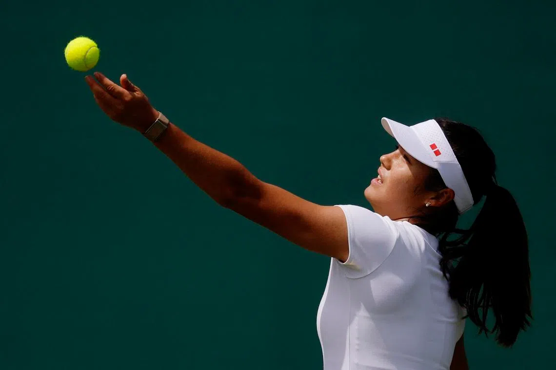 Tennis - Wimbledon - All England Lawn Tennis and Croquet Club, London, Britain - June 27, 2026 Britain's Emma Raducanu during practice ahead of the tournament REUTERS/Andrew Couldridge