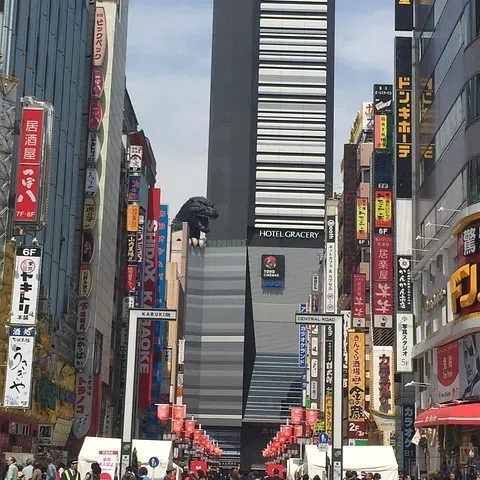 A non-Japanese-speaking first-time visitor used Apple’s new in-ear translation feature to connect with locals at bars, sushi classes and even a fire ritual.