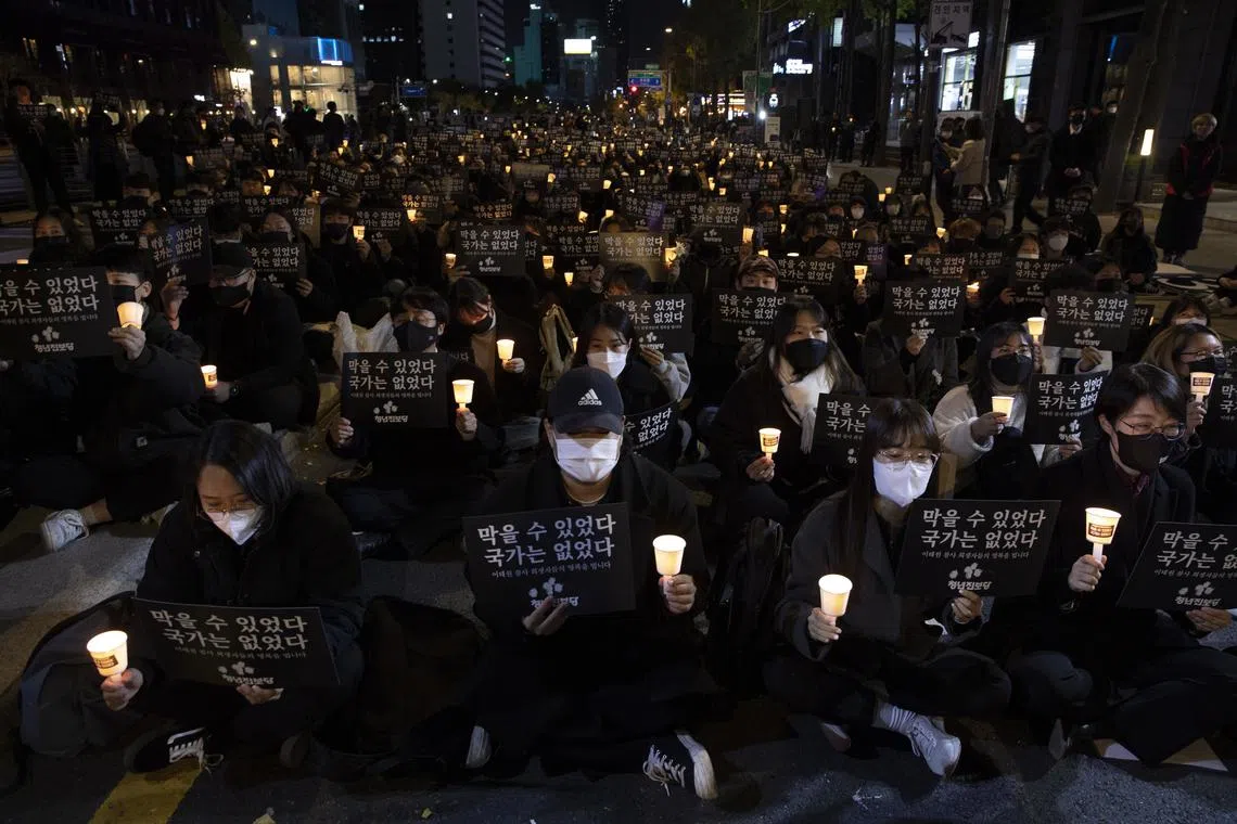epa10287542 People attend a candlelight vigil for the victims of the Seoul Halloween stampede, in Seoul, South Korea, 05 November 2022. Some 20,000 people gathered to demand the punishment of those responsible within the government. At least 156 people died following a deadly stampede that occurred during Halloween celebrations in the Itaewon district of Seoul on 29 October.  EPA-EFE/JEON HEON-KYUN