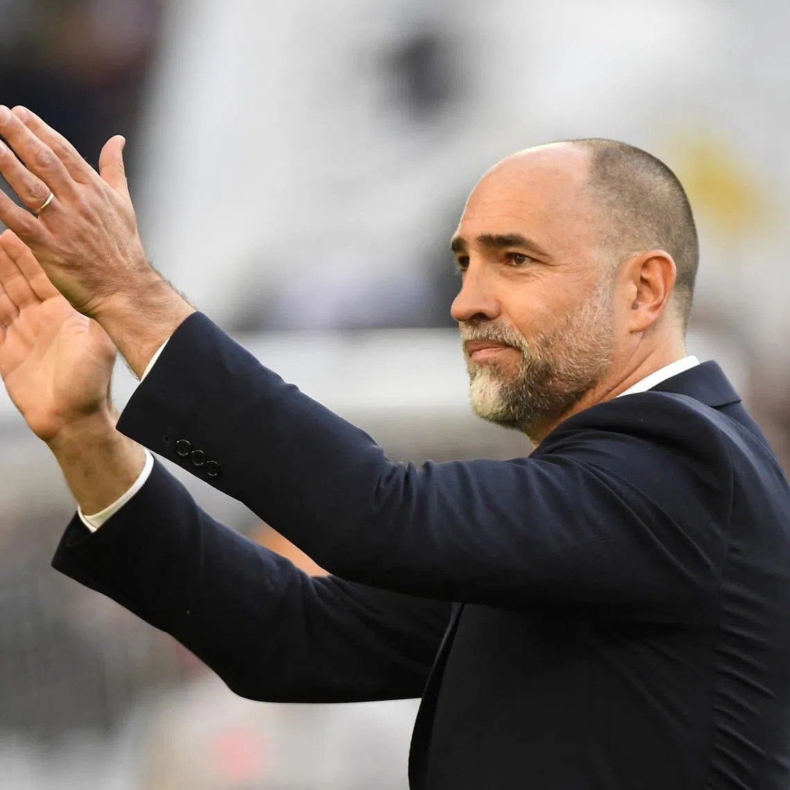 FILE PHOTO: Soccer Football - Serie A - Juventus v Genoa - Allianz Stadium, Turin, Italy - March 29, 2025 Juventus coach Igor Tudor applauds fans before the match REUTERS/Massimo Pinca/File Photo