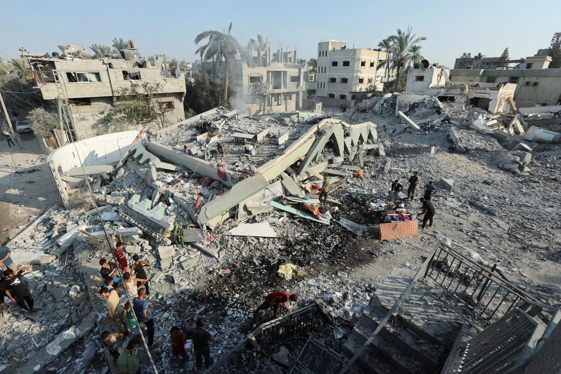 Palestinians inspect a destroyed mosque, following an Israeli strike, amid Israel-Hamas conflict, in Deir Al-Balah, in the central Gaza Strip, July 27, 2024. REUTERS/Ramadan Abed